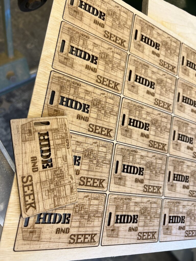 Laserskuren rekvisita producerad av TSOI för Halloween-eventet Hide and Seek i SöDER Gallerian i Helsingborg.